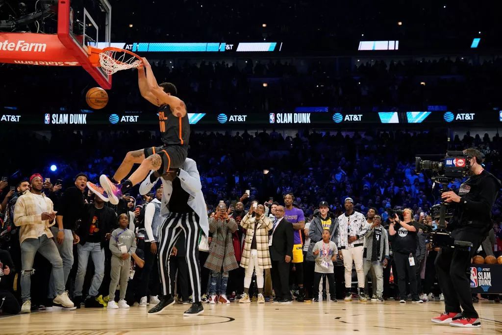 巴斯与余嘉 巴斯与余嘉