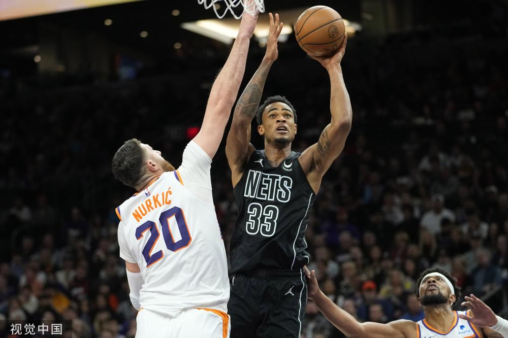 这使得她在 这使得她在